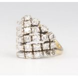 An 18ct yellow gold diamond dress ring set with 6 baguette diamonds, approx. 0.3ct and 16 (ex 18)