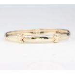 A childs 9ct yellow gold bangle, 2.9 grams