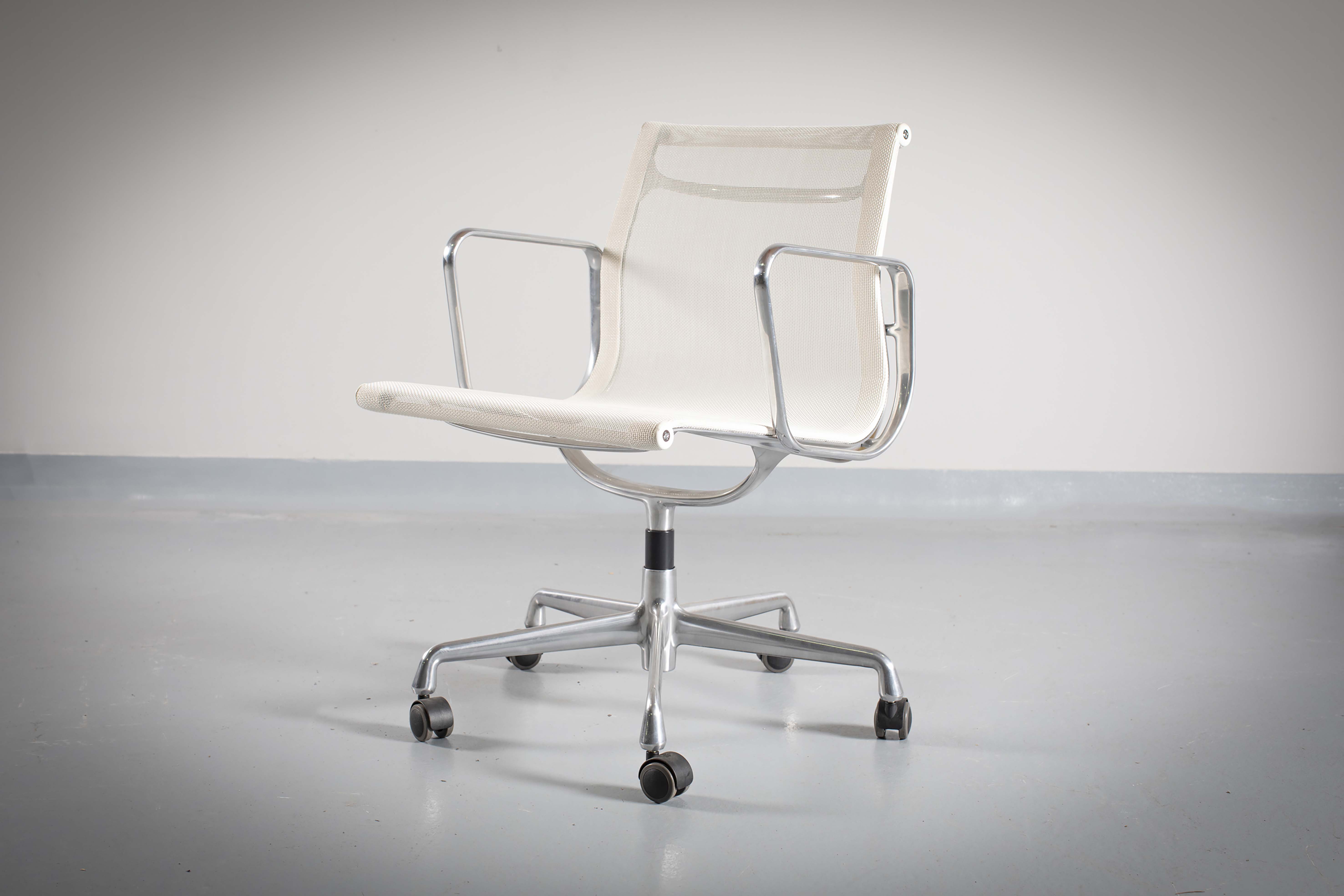 THE EA117 OFFICE CHAIR, BY CHARLES AND RAY EAMES, FOR VITRA,