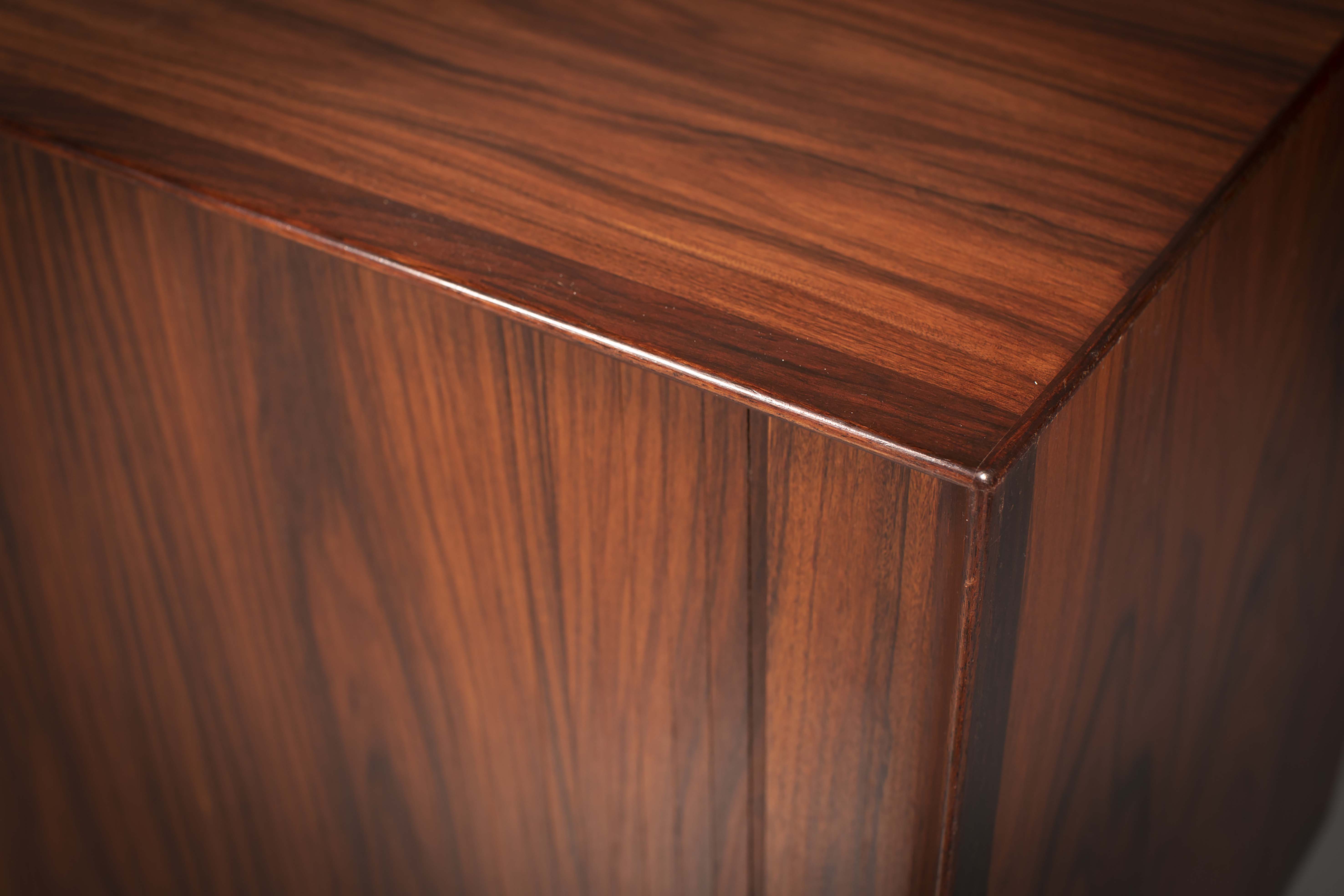 A ROSEWOOD SIDEBOARD by Arne Vodder - Image 4 of 6