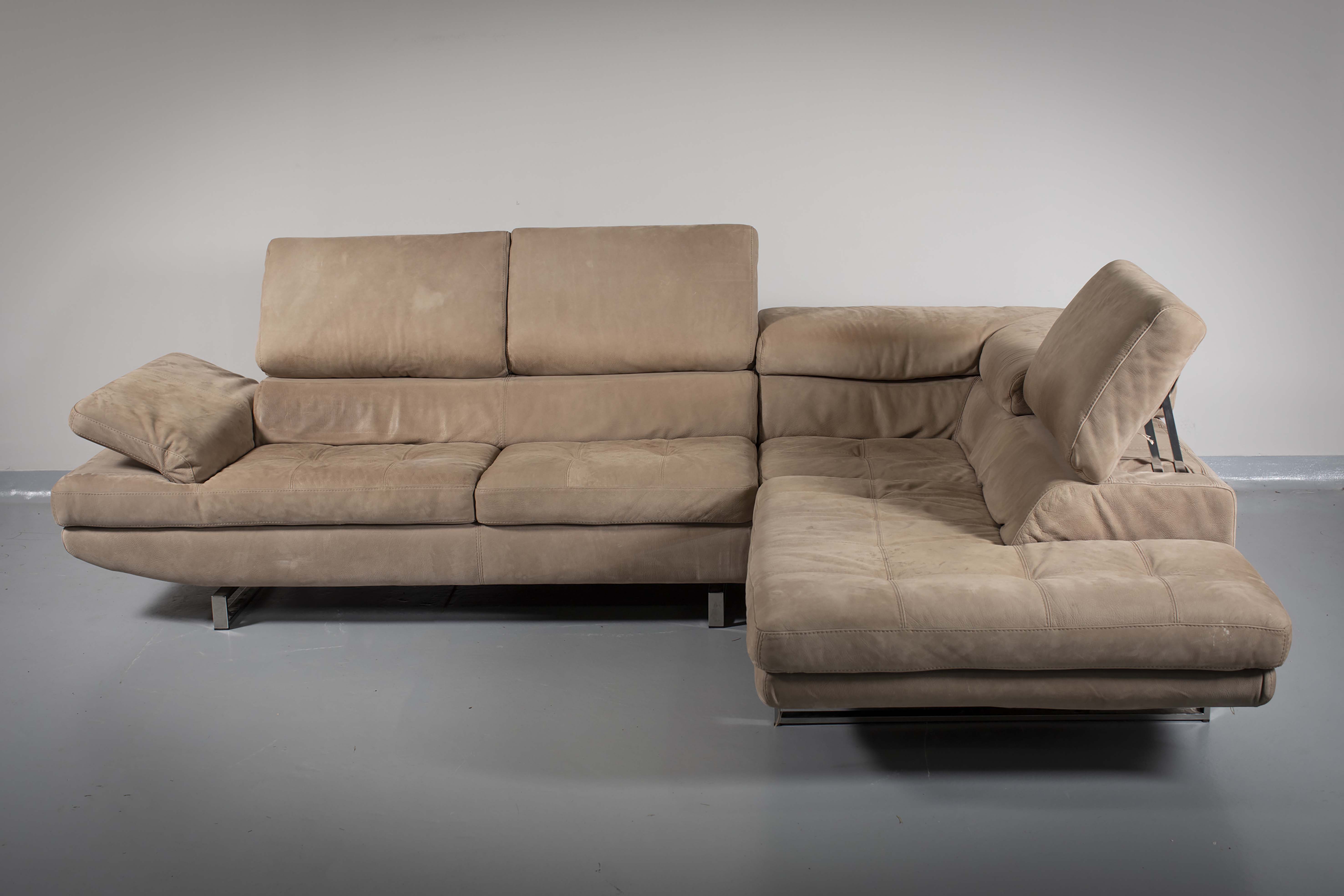 AN ITALIAN LEATHER L-SHAPED HABART SOFA, BY MAX DIVANI, with adjustable head rests, on chrome bases, - Image 5 of 5