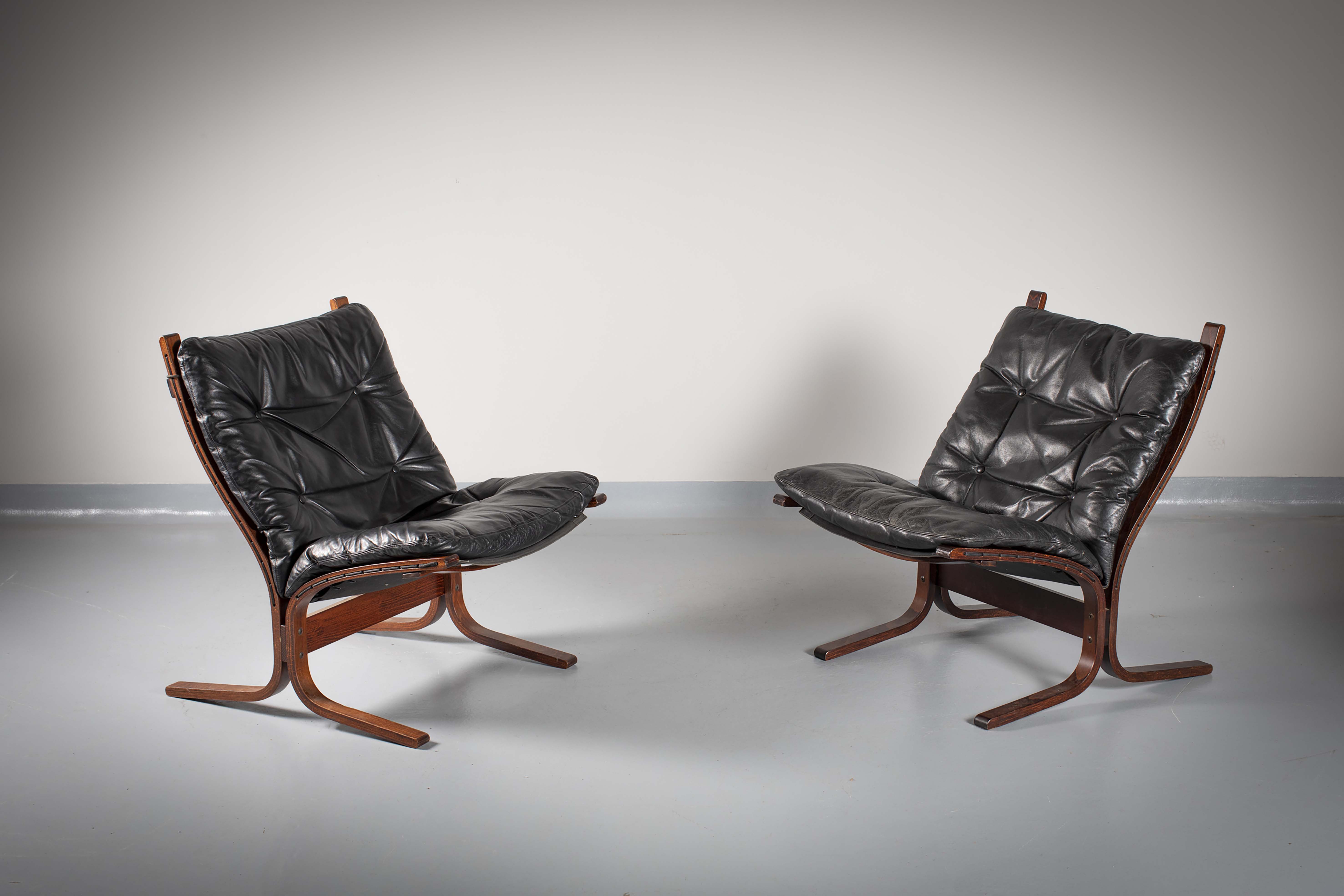 A PAIR OF SIESTA CHAIRS, BY INGMAR RELLING, FOR WESTNOFA, bentwood, canvas and leather, bearing