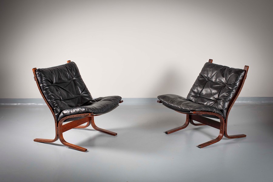 A PAIR OF SIESTA CHAIRS, BY INGMAR RELLING, FOR WESTNOFA, bentwood, canvas and leather, bearing - Image 2 of 3