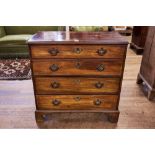 A SMALL GEORGE III MAHOGANY CHEST OF DRAWERS, the crossbanded top above four long graduated drawers,