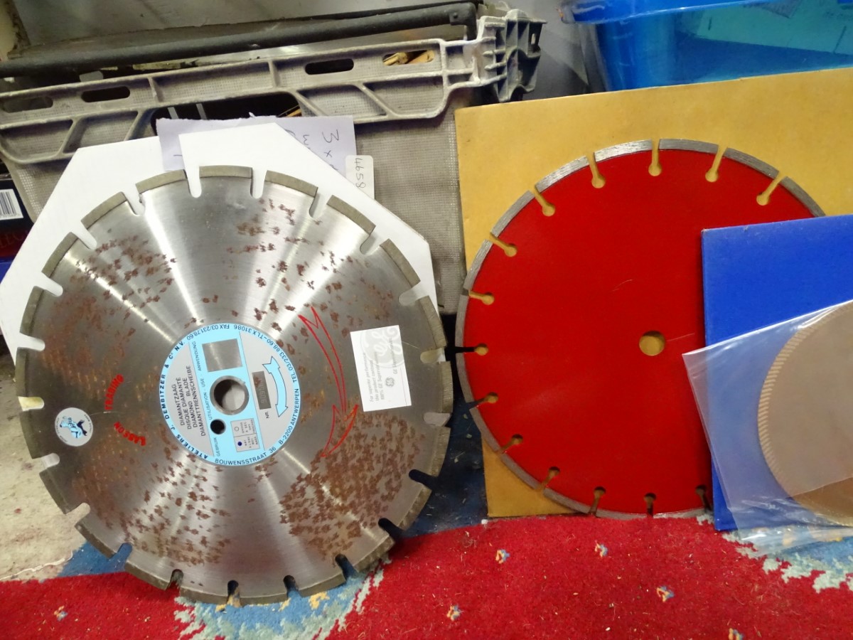 A quantity of tile cutting discs CONDITION: Please Note - we do not make reference - Image 2 of 3