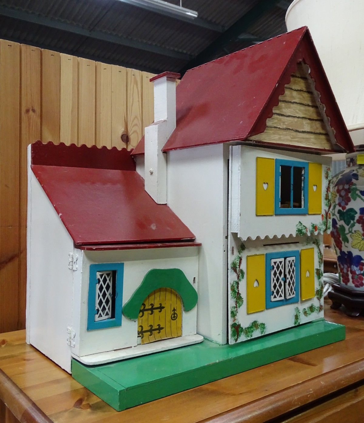 Dolls house and furniture CONDITION: Please Note - we do not make reference to the - Image 4 of 5