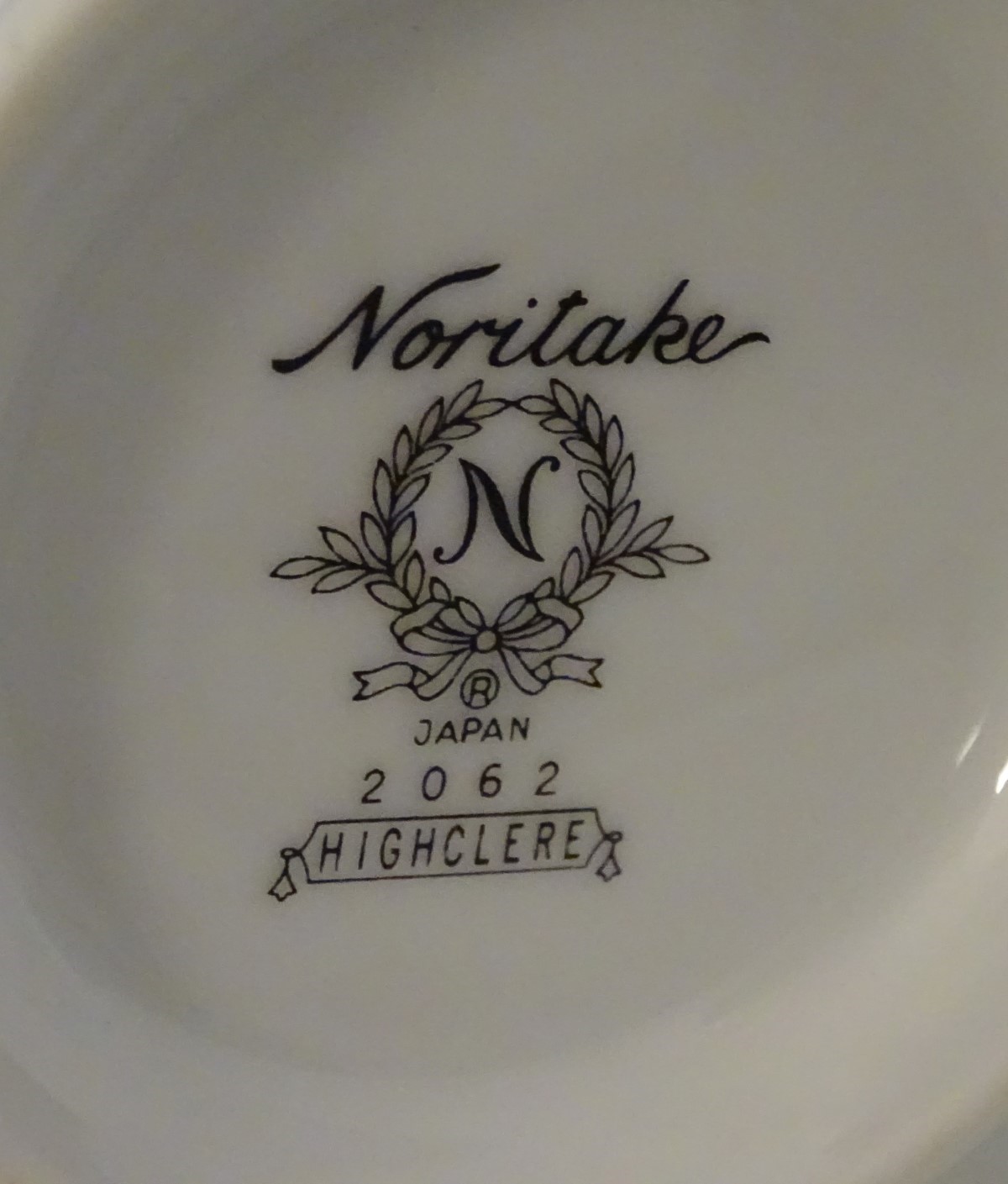 A quantity of Noritake tea and dinner wares in the pattern Highclere, - Image 3 of 5