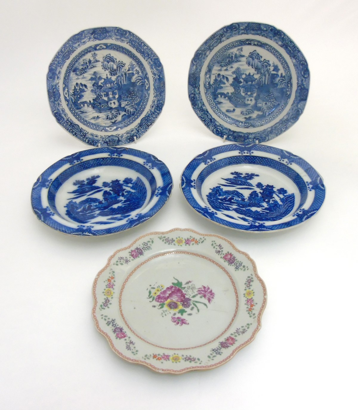 A collection of 5 Chinese plates to include; A pair of blue and white Chinese bowls , - Image 3 of 12