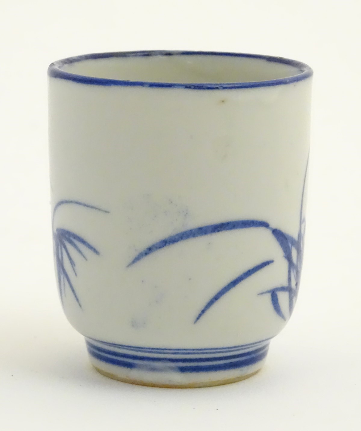 A Japanese blue and white pot with hand painted floral and foliate decoration. - Image 8 of 8