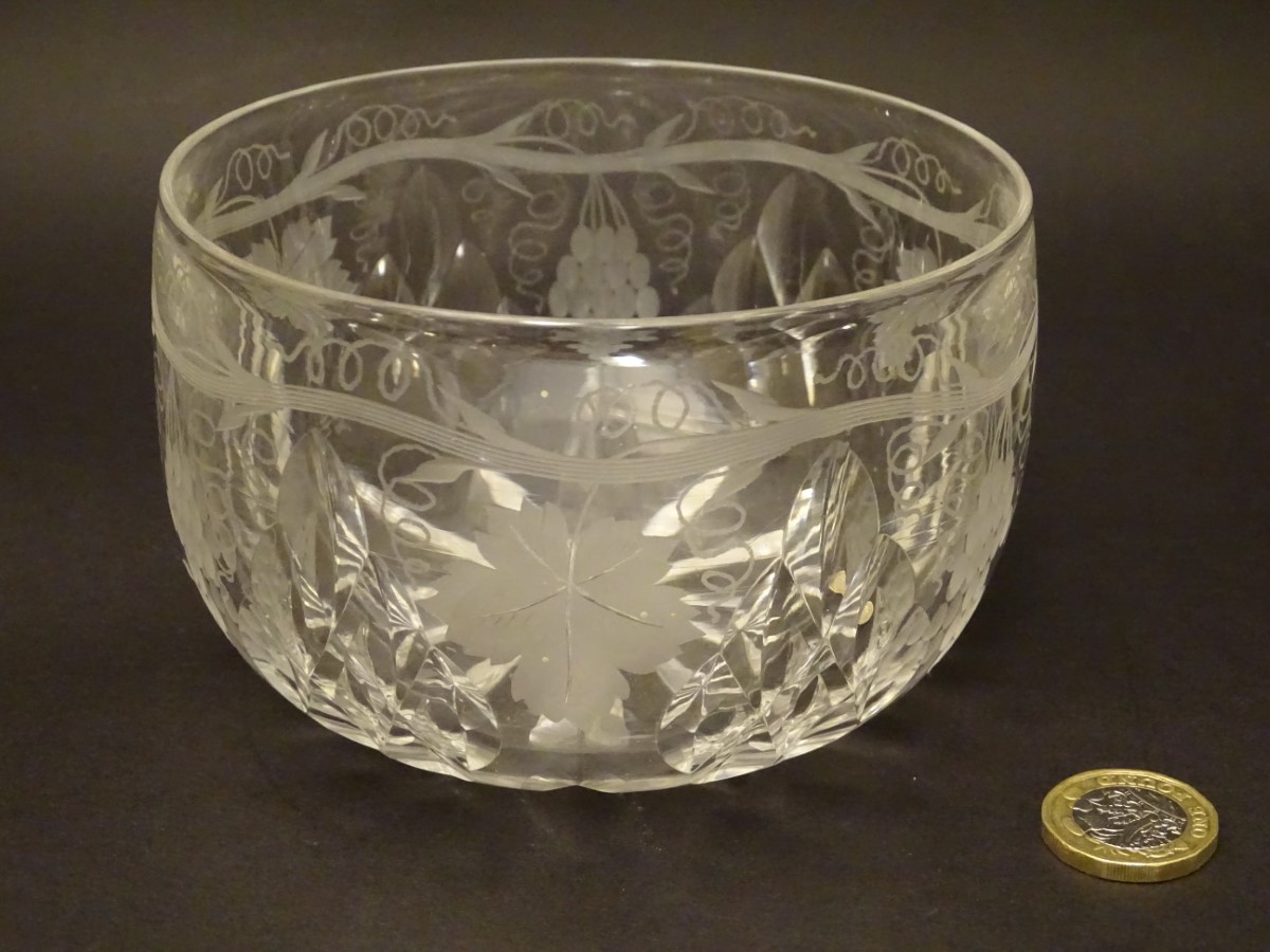 A Victorian crystal glass rinser / finger bowl, decorated with etched fruiting vine, - Image 3 of 6