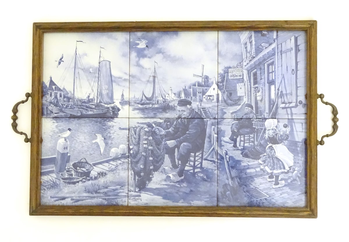 A wooden tray with 6 delft blue tiles decorated with a harbour scene with boats, a windmill, - Image 4 of 8