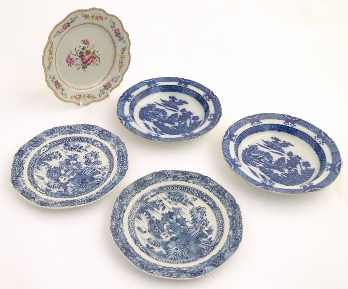 A collection of 5 Chinese plates to include; A pair of blue and white Chinese bowls , - Image 11 of 12