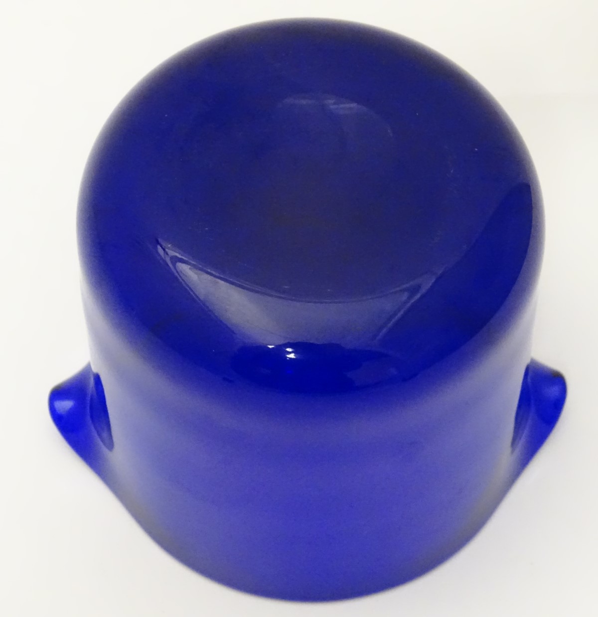 A 20thC Thomas Webb Bristol blue glass rinser, 4 1/2" tall, signed under. - Image 6 of 6