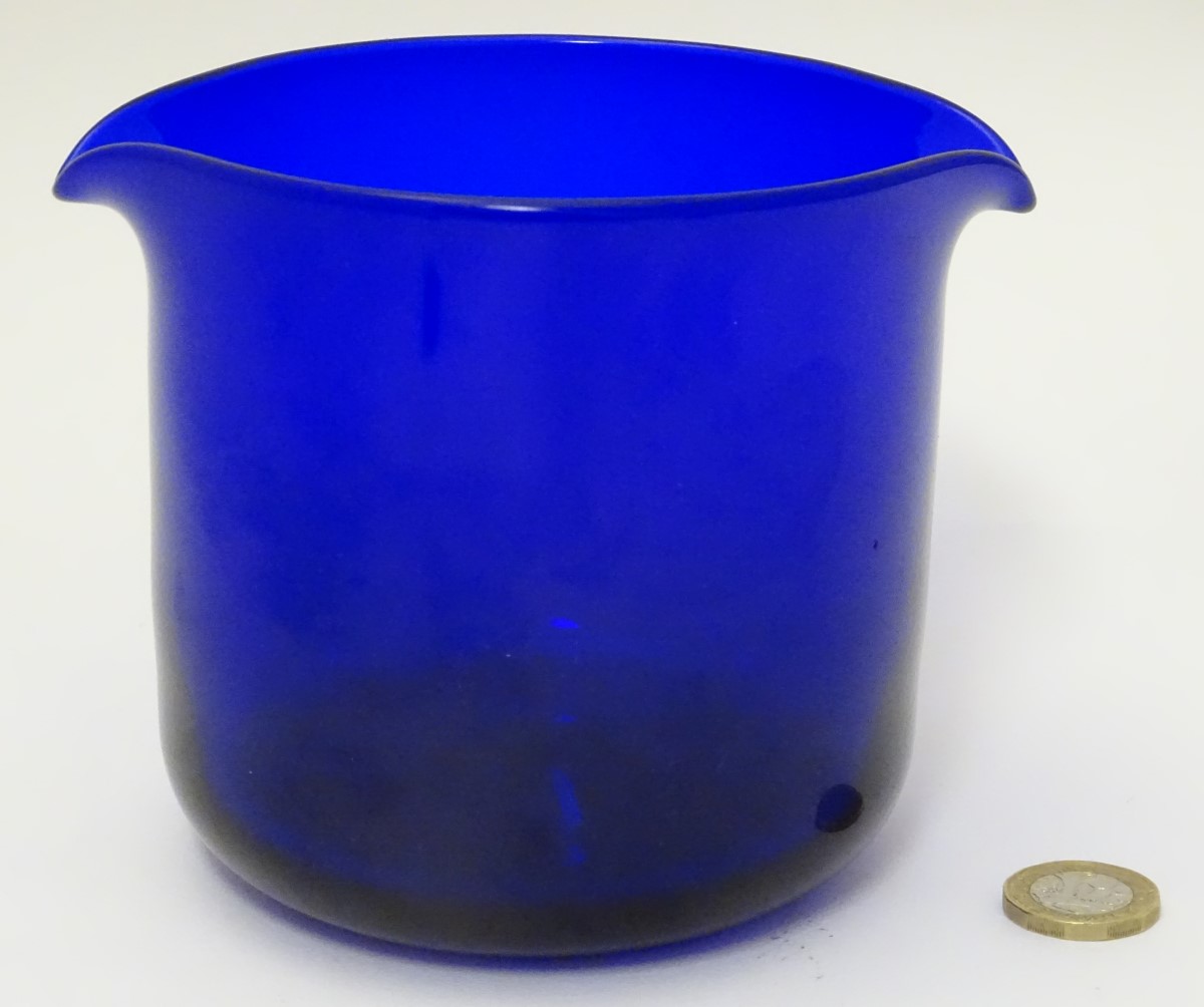 A 20thC Thomas Webb Bristol blue glass rinser, 4 1/2" tall, signed under. - Image 4 of 6