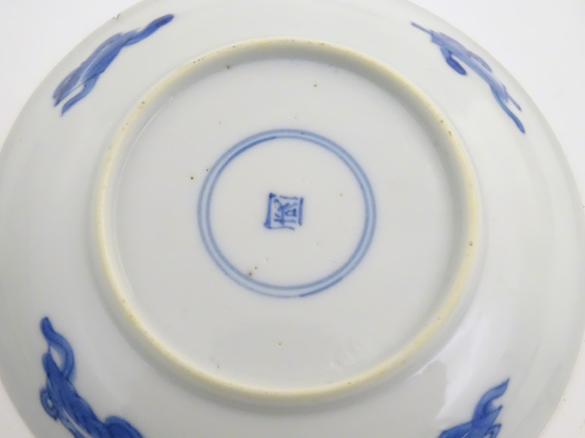 Five Chinese blue and white plates: A blue and white plate depicting butterflies and peonies on a - Image 15 of 15