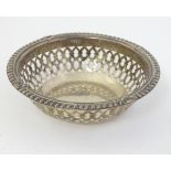 A silver bon bon dish of circular form with pierced decoration hallmarked Birmingham 1921 maker