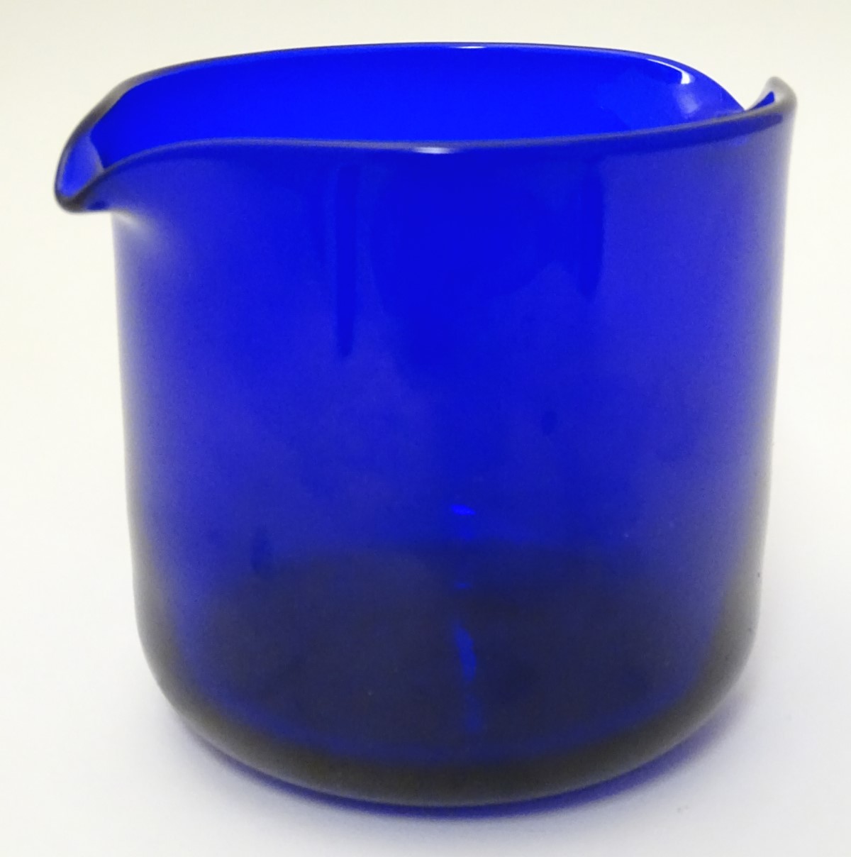 A 20thC Thomas Webb Bristol blue glass rinser, 4 1/2" tall, signed under. - Image 3 of 6