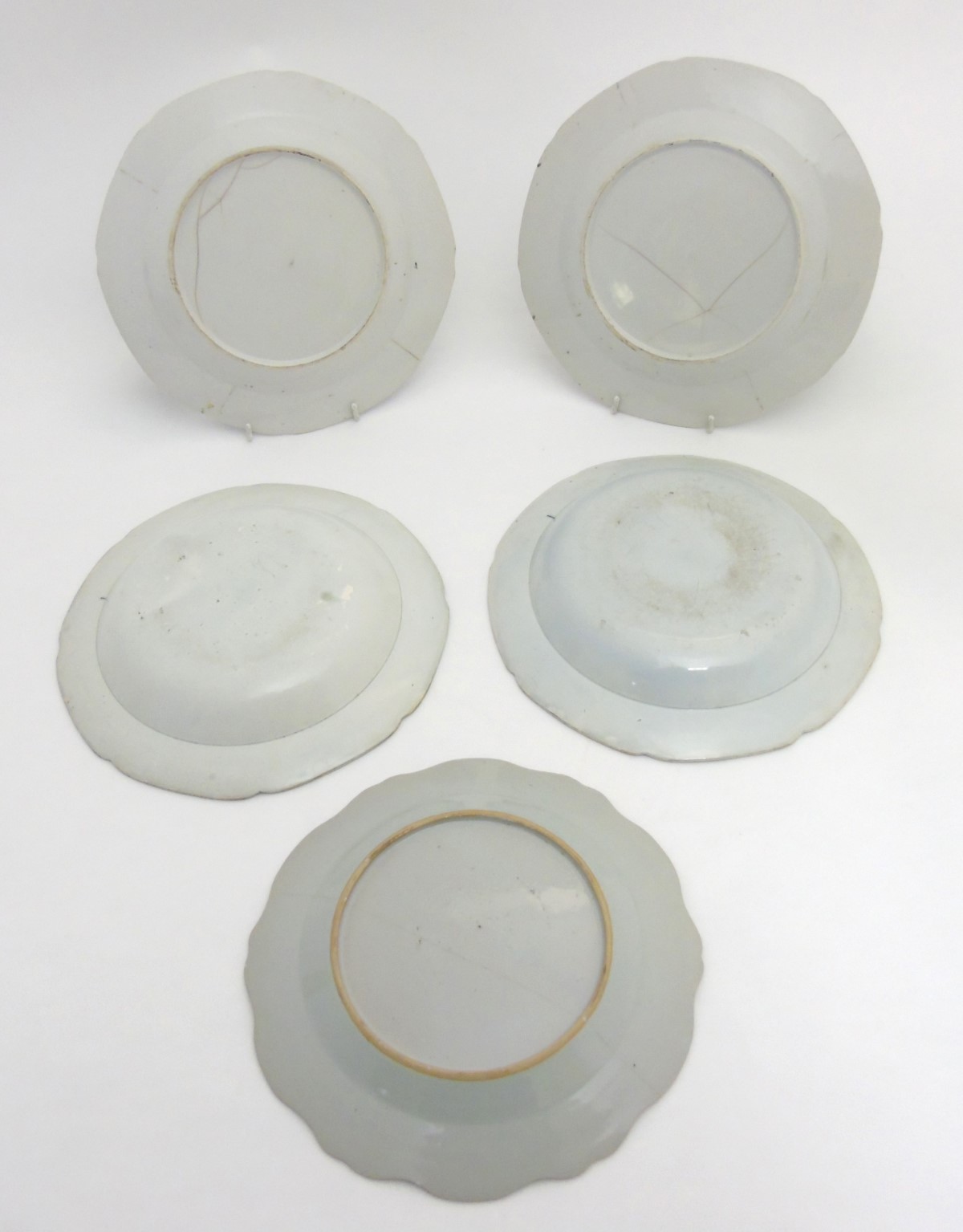 A collection of 5 Chinese plates to include; A pair of blue and white Chinese bowls , - Image 5 of 12