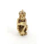 A 9ct gold pendant charm formed as a monkey 3/4" high (5g) CONDITION: Please Note -