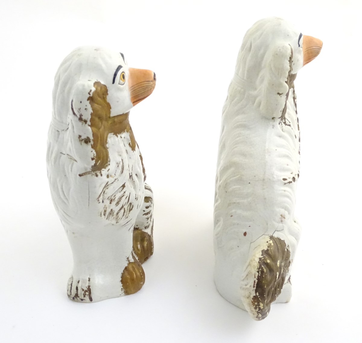 A pair of large Staffordshire flat back spaniel dogs, with gilt chain collar detail. - Image 3 of 7
