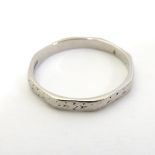 A platinum ring CONDITION: Please Note - we do not make reference to the