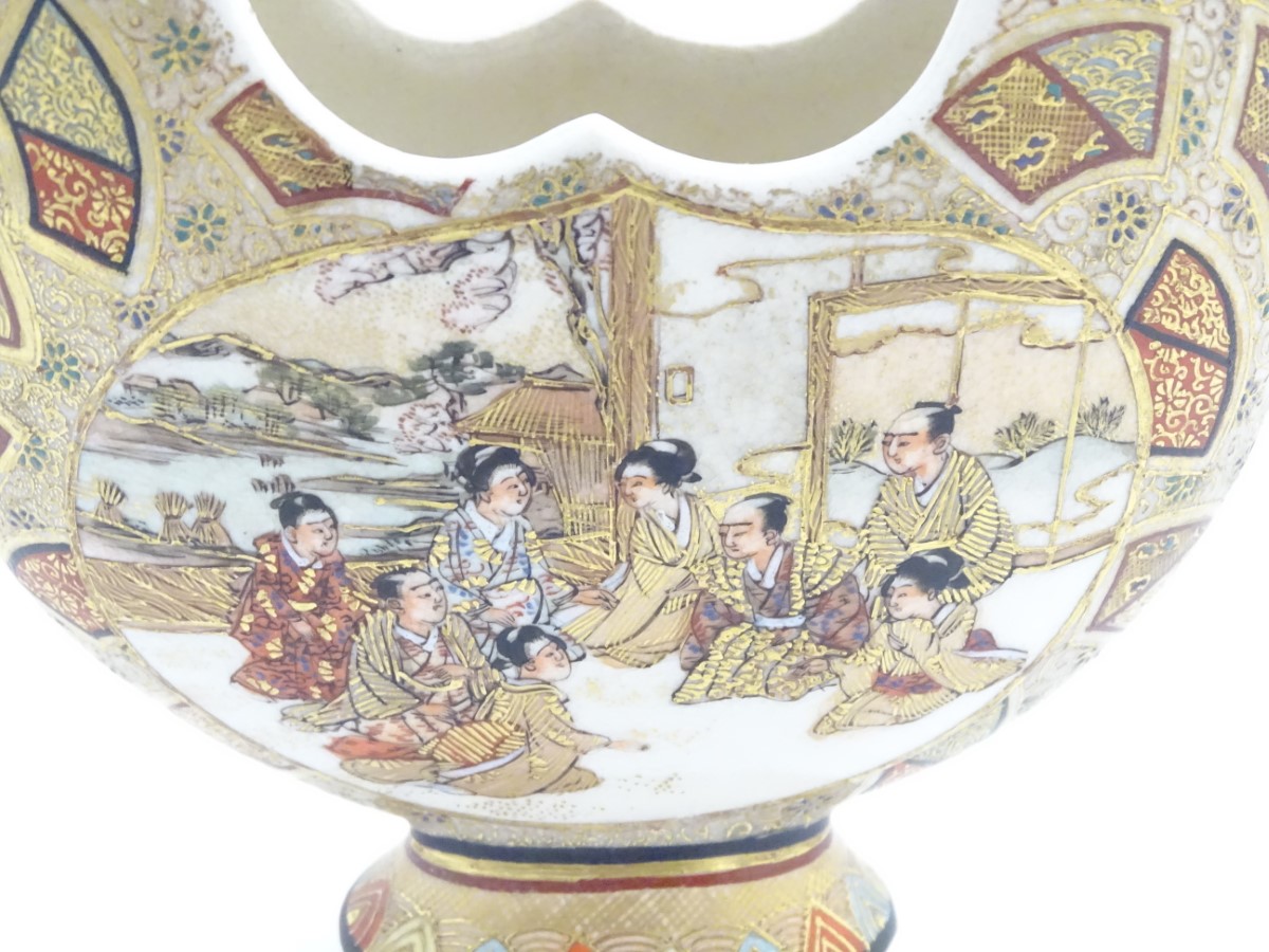 A Japanese satsuma moon basket vase with hand painted decoration depicting figures seated around - Image 6 of 7