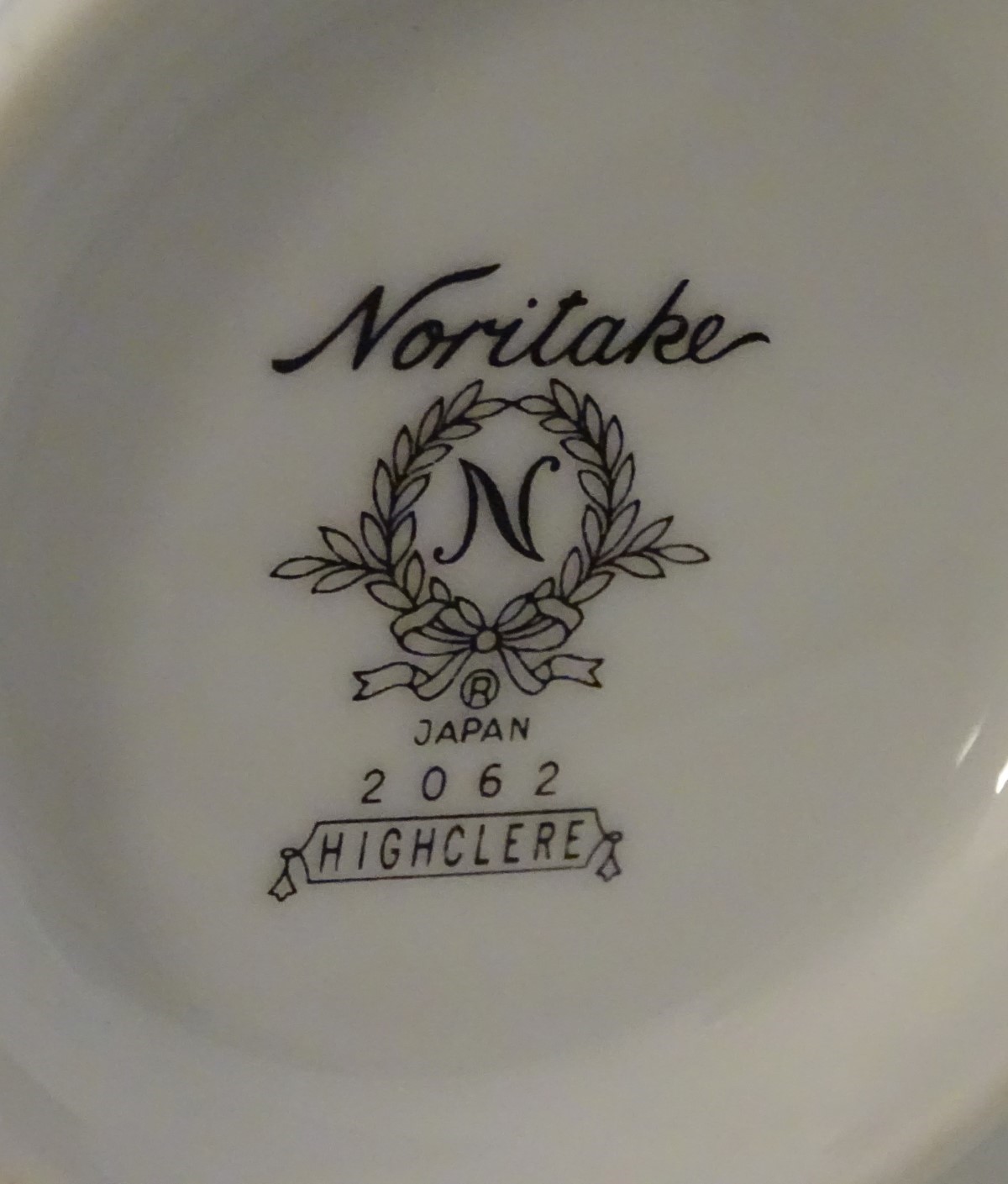 A quantity of Noritake tea and dinner wares in the pattern Highclere, - Image 4 of 5