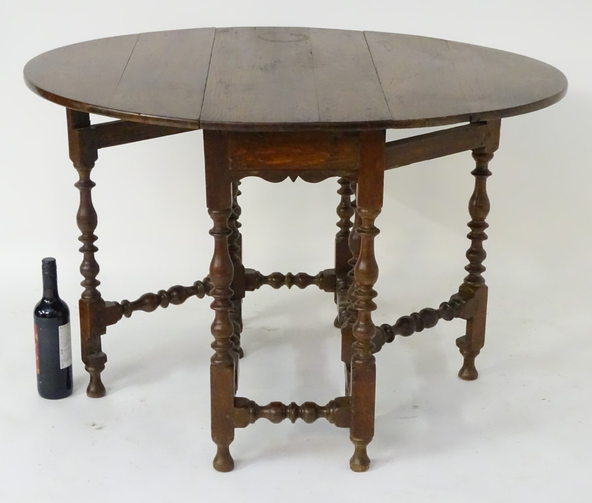 A mid 18thC oak gateleg table opening to form an oval top, - Image 5 of 6