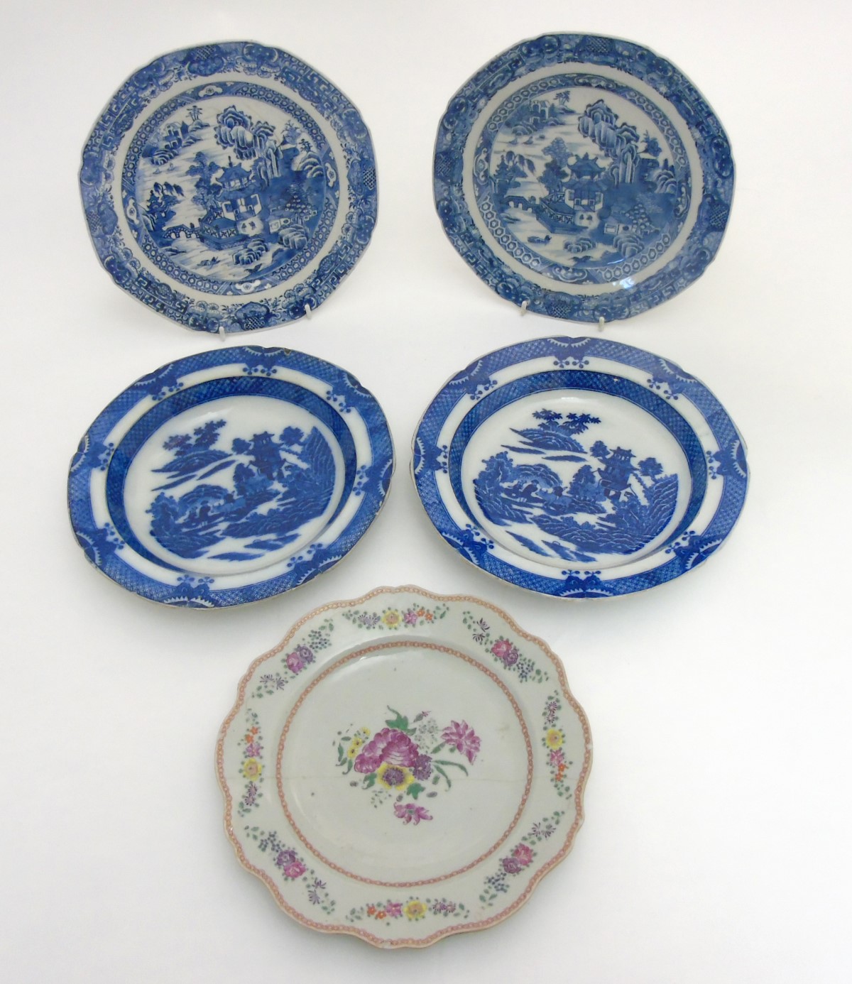 A collection of 5 Chinese plates to include; A pair of blue and white Chinese bowls , - Image 5 of 12