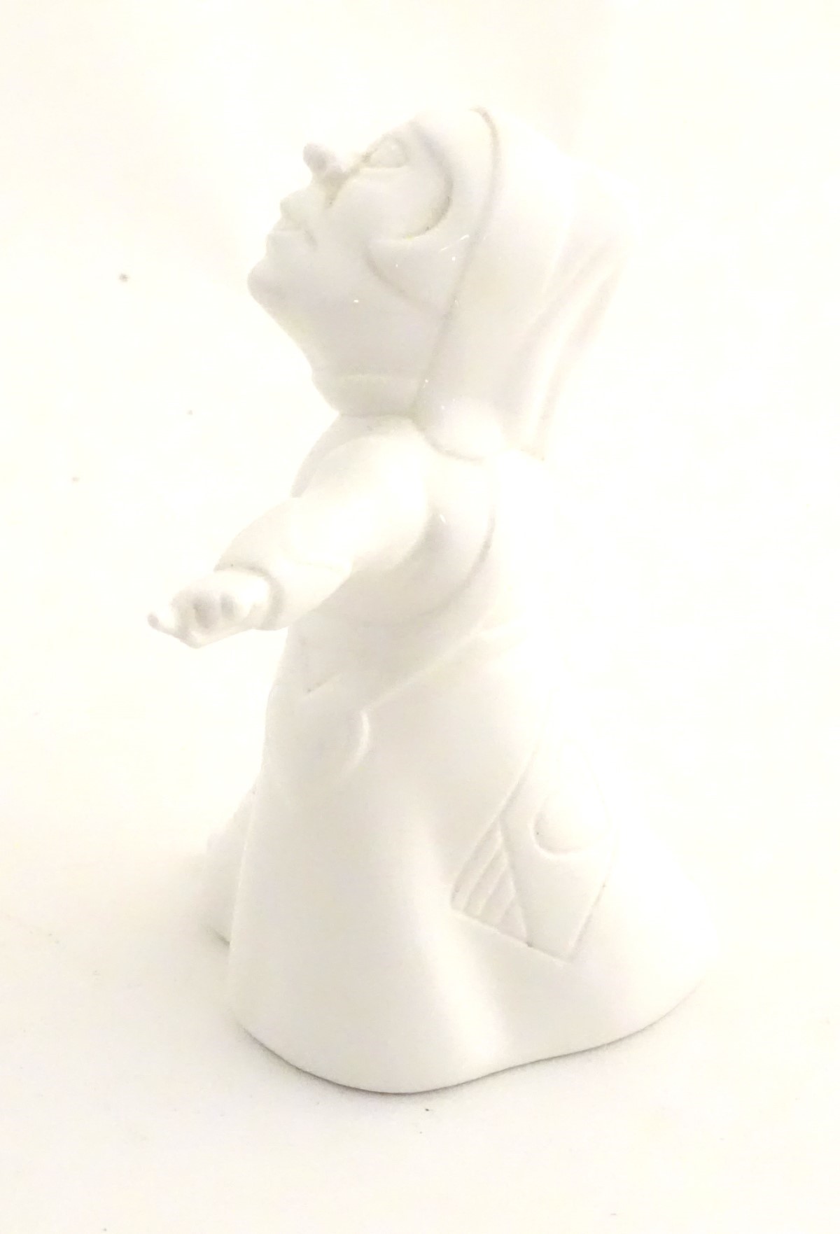 A ceramic figure of the Queen of Hearts from Lewis Carroll's Alice in Wonderland. Approx. - Image 6 of 10