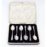 A cased set of 6 silver teaspoons hallmarked Sheffield 1926 maker E M Dickinson.