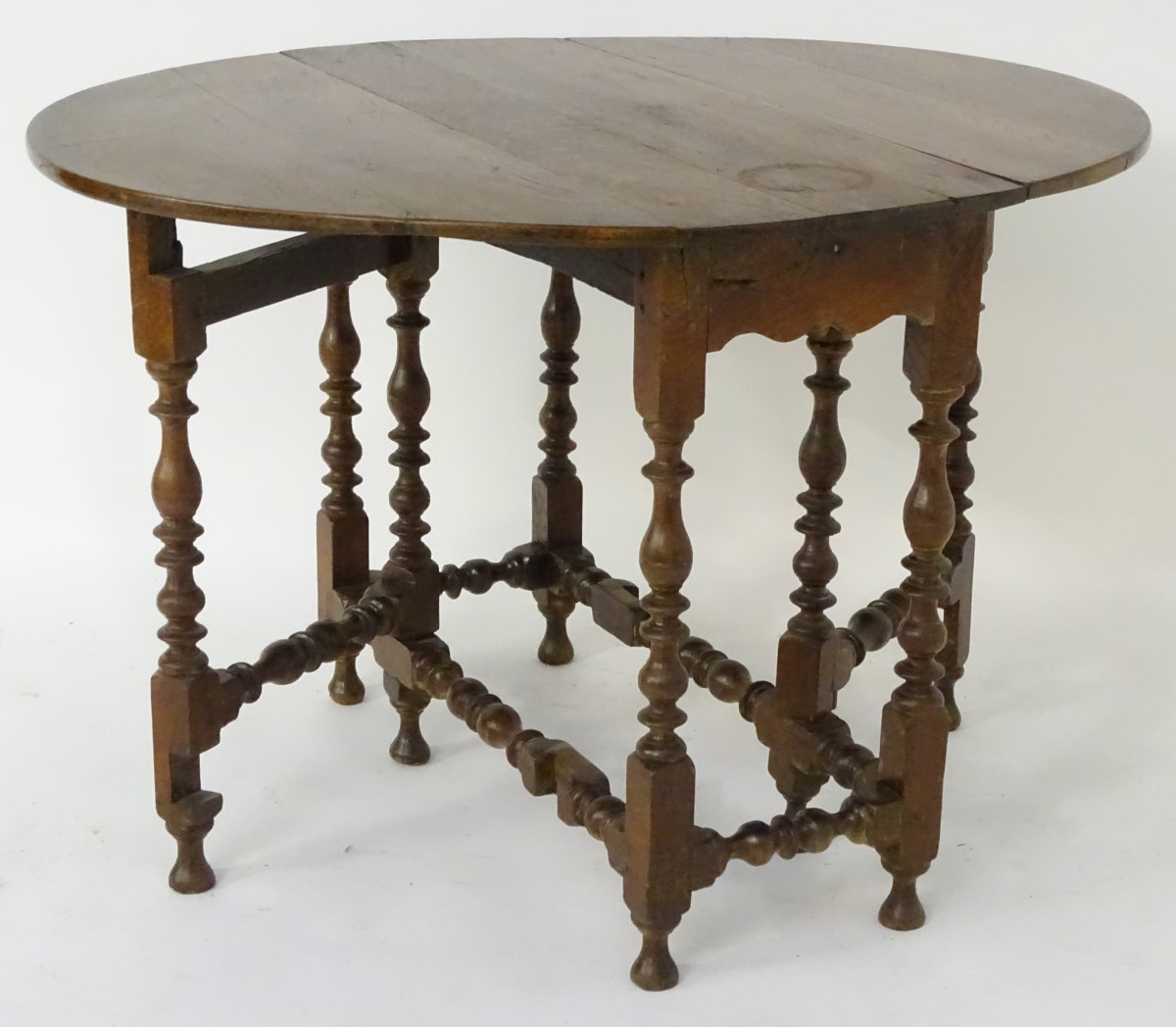 A mid 18thC oak gateleg table opening to form an oval top, - Image 6 of 6