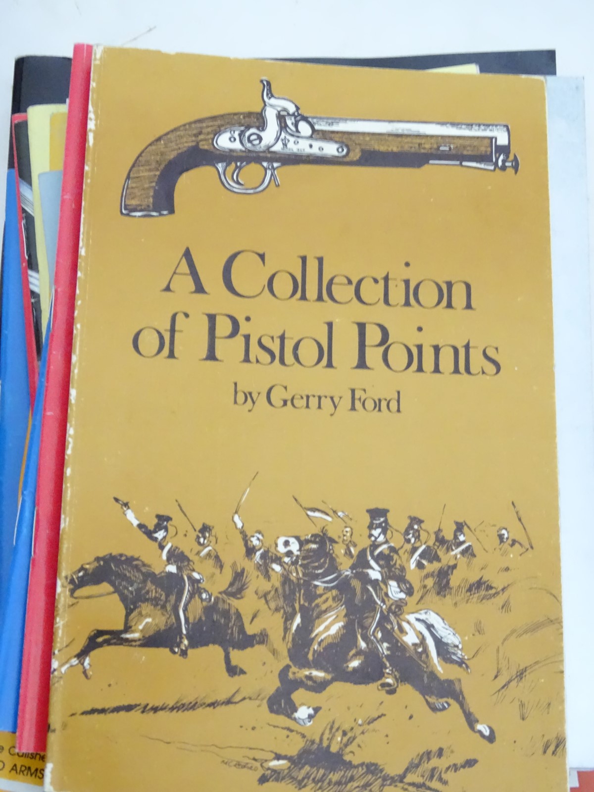 Books: A quantity of books and publications / magazines on the subject of pistols / guns, - Image 8 of 10