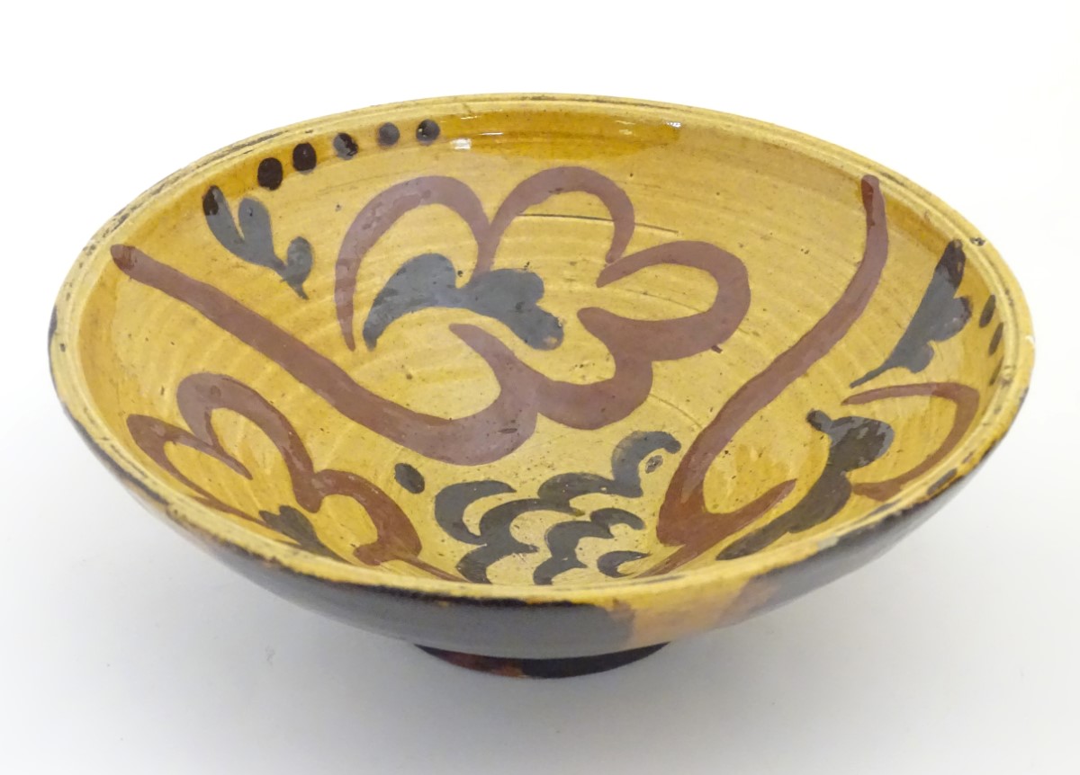 A 19thC slipware bowl with stylised foliate decoration. Approx. 2 ½” high x 7 ½” diameter. - Image 3 of 6