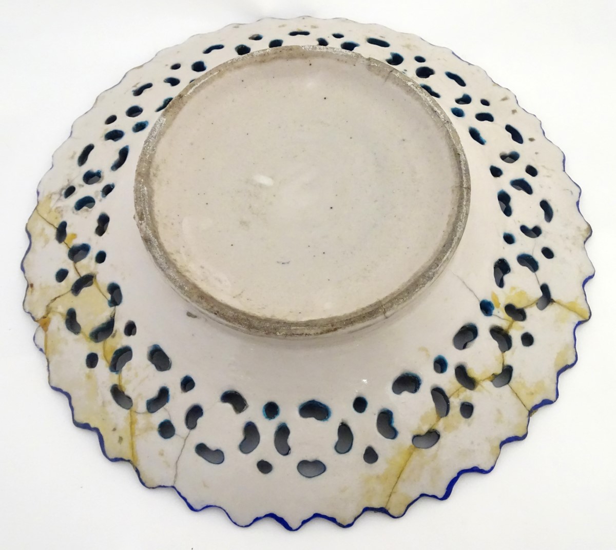 A 19thC Persian dish with Islamic script to the centre surrounded by stylised flowers and foliage, - Image 5 of 5