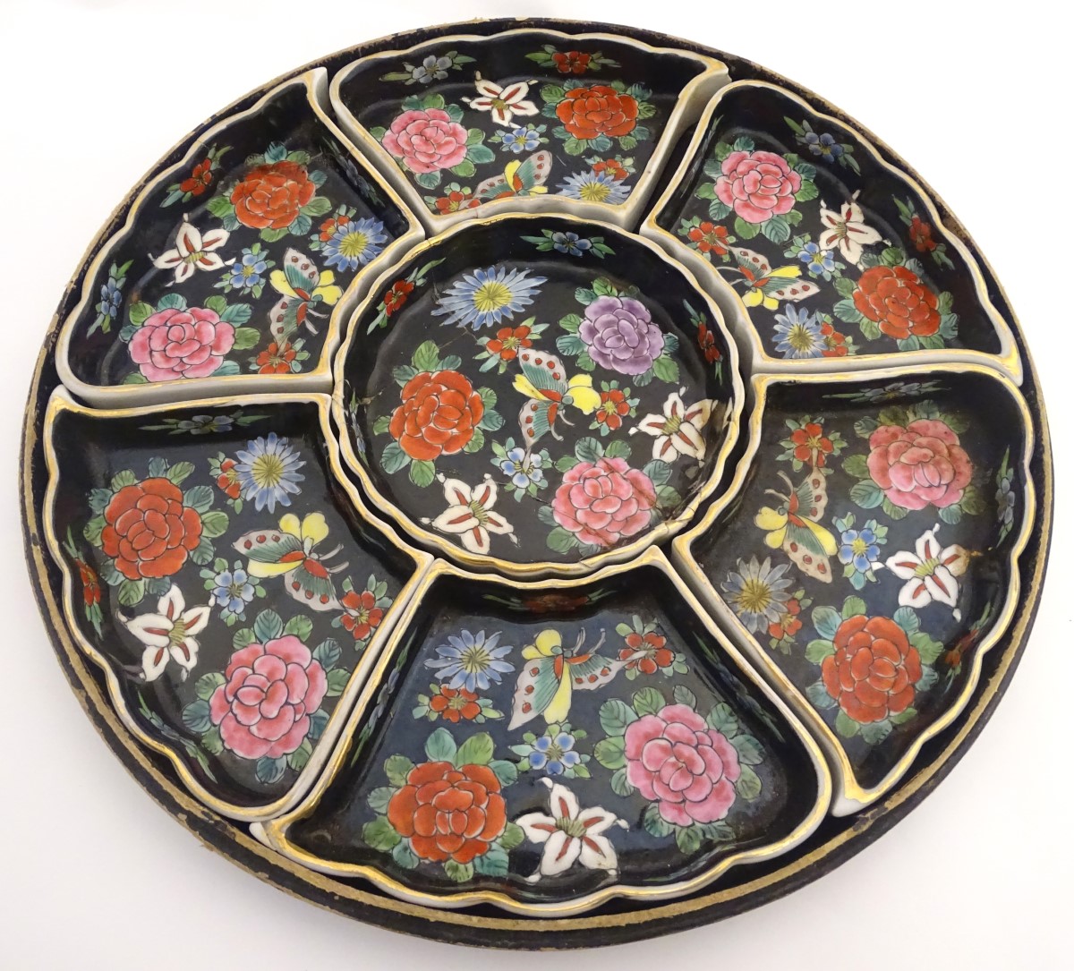 A Chinese 7 sectional hors d'oeuvre set of serving dishes decorated with stylised flowers and - Image 4 of 8