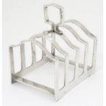 A silver 5 bar toast rack with central handle. Hallmarked Sheffield 1933, maker C. W.