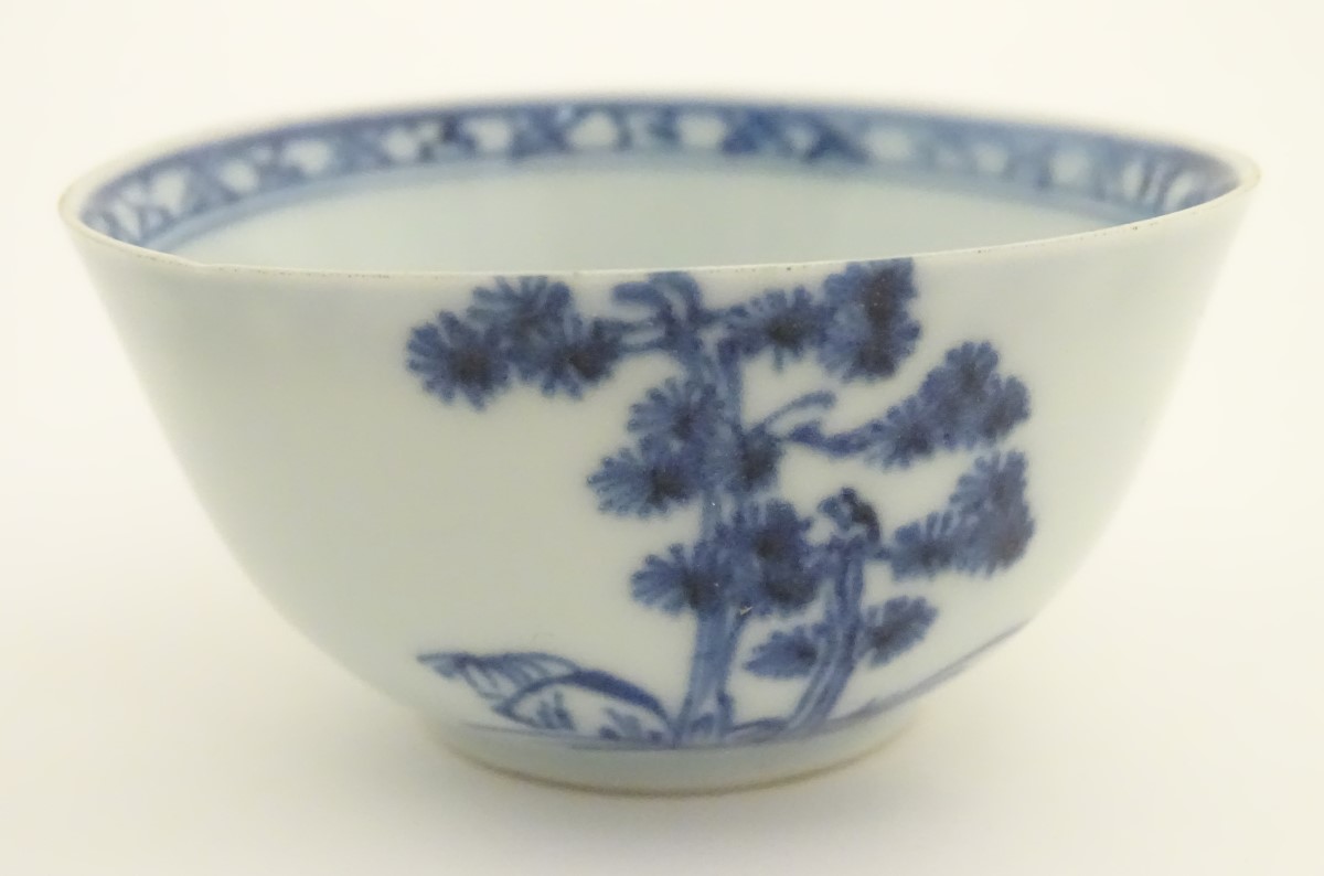 An 18thC Chinese Nanking Cargo blue and white tea bowl and saucer, decorated with pine trees. - Image 5 of 10