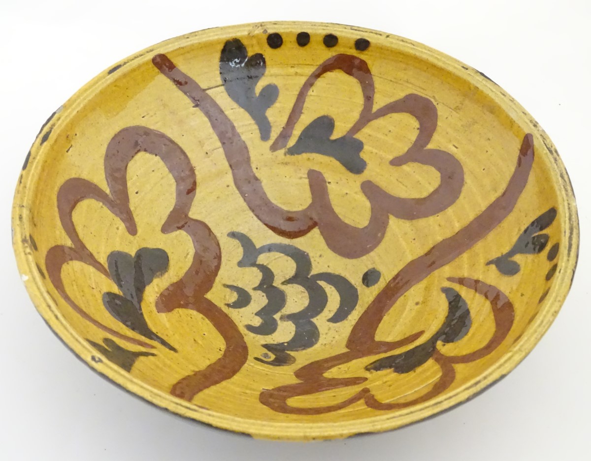 A 19thC slipware bowl with stylised foliate decoration. Approx. 2 ½” high x 7 ½” diameter. - Image 4 of 6