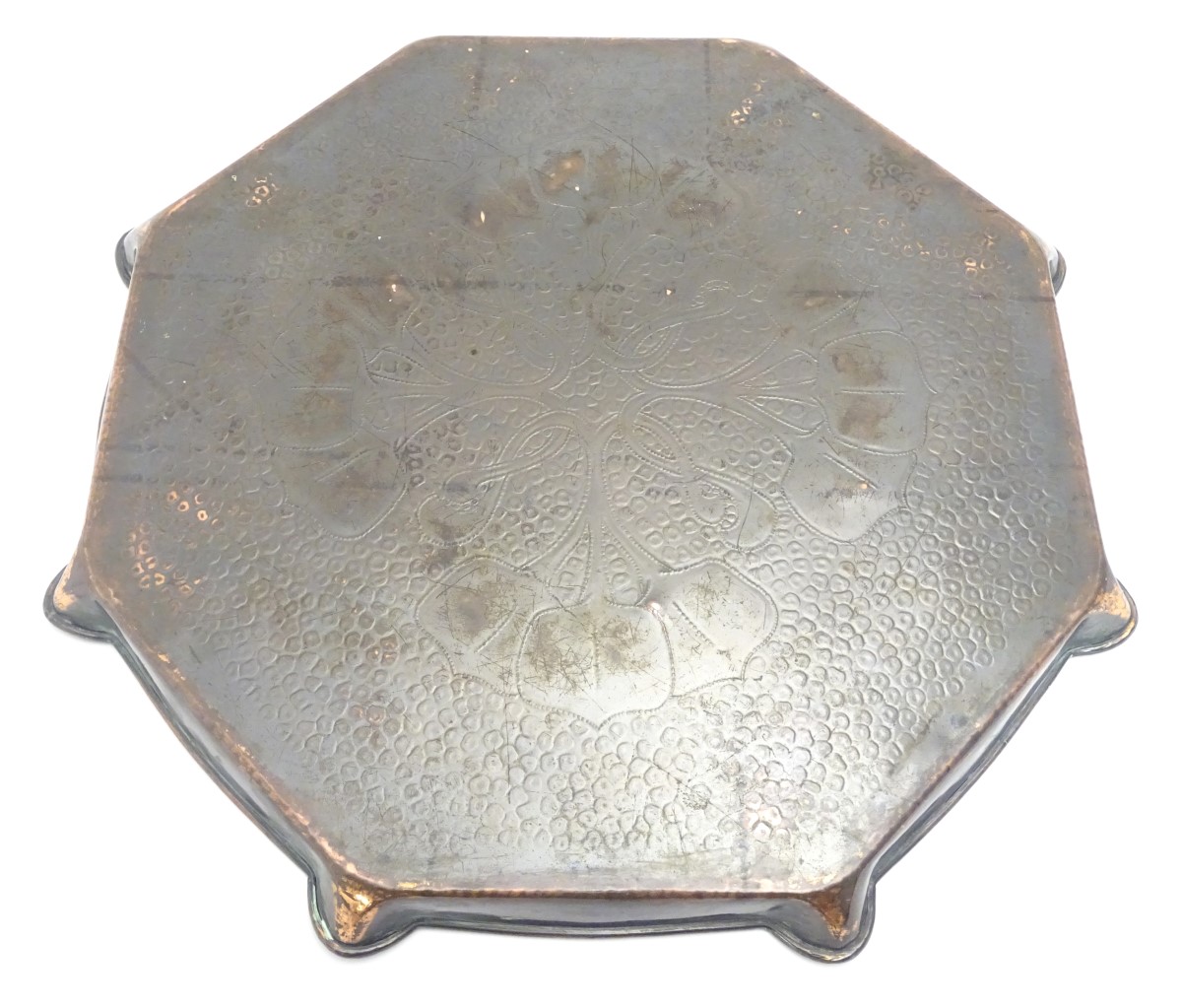 An Arts & Crafts octagonal copper charger / tray with incised natural form decoration and a shaped - Image 2 of 9