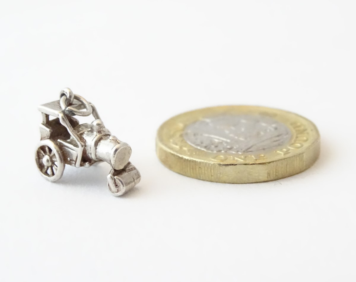 A novelty white metal charm formed as vintage steam roller. - Image 6 of 7