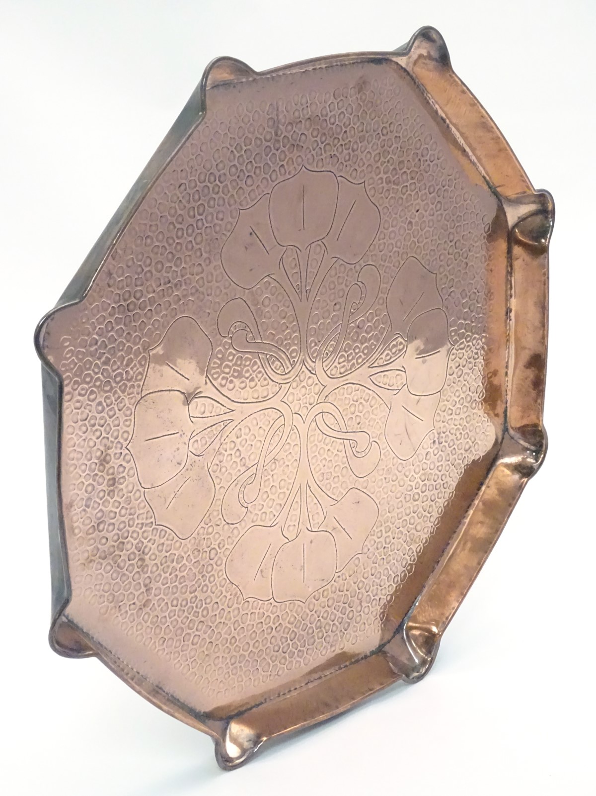 An Arts & Crafts octagonal copper charger / tray with incised natural form decoration and a shaped - Image 8 of 9