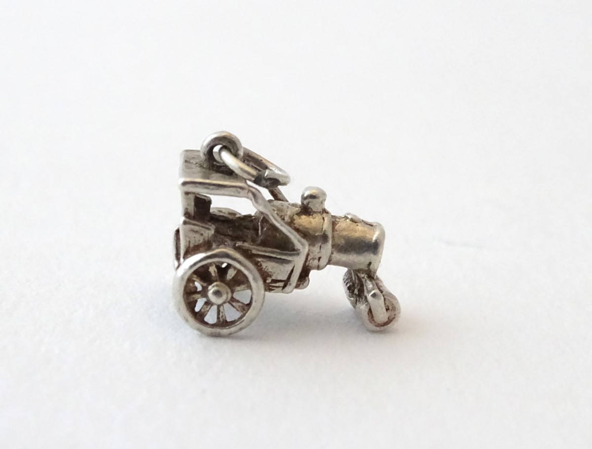 A novelty white metal charm formed as vintage steam roller. - Image 3 of 7