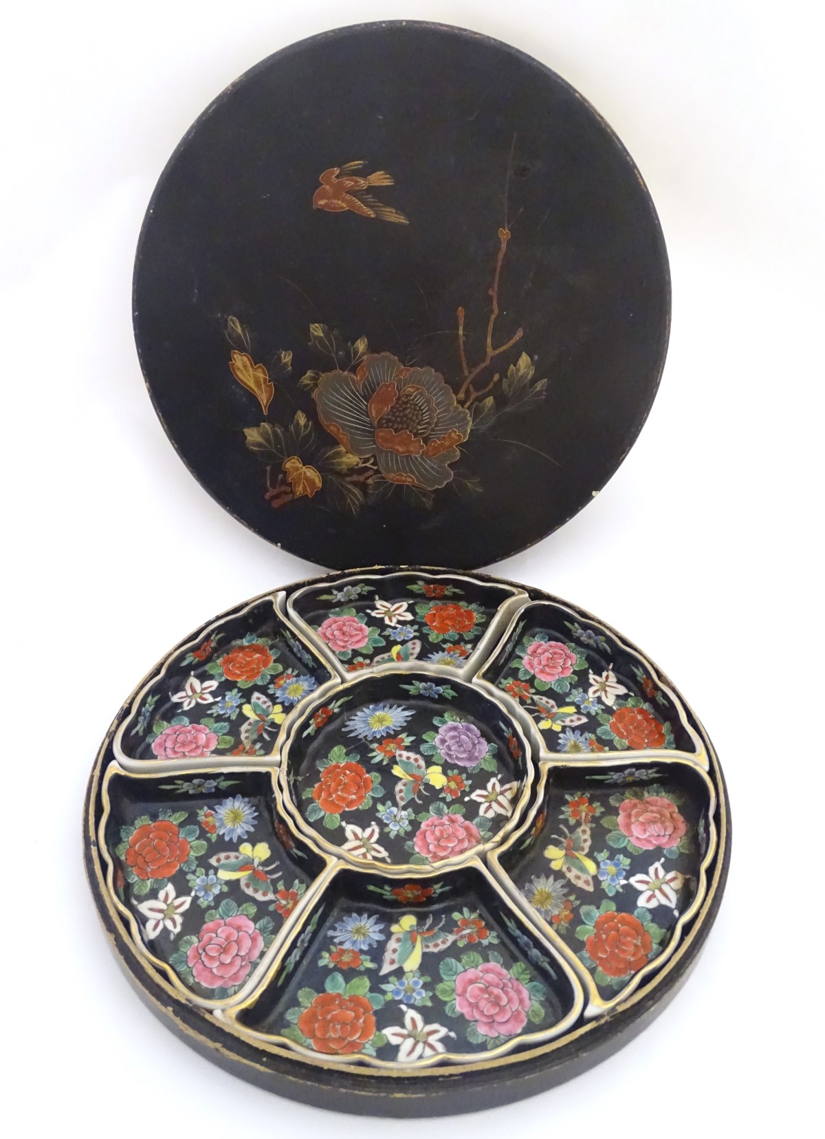 A Chinese 7 sectional hors d'oeuvre set of serving dishes decorated with stylised flowers and - Image 3 of 8