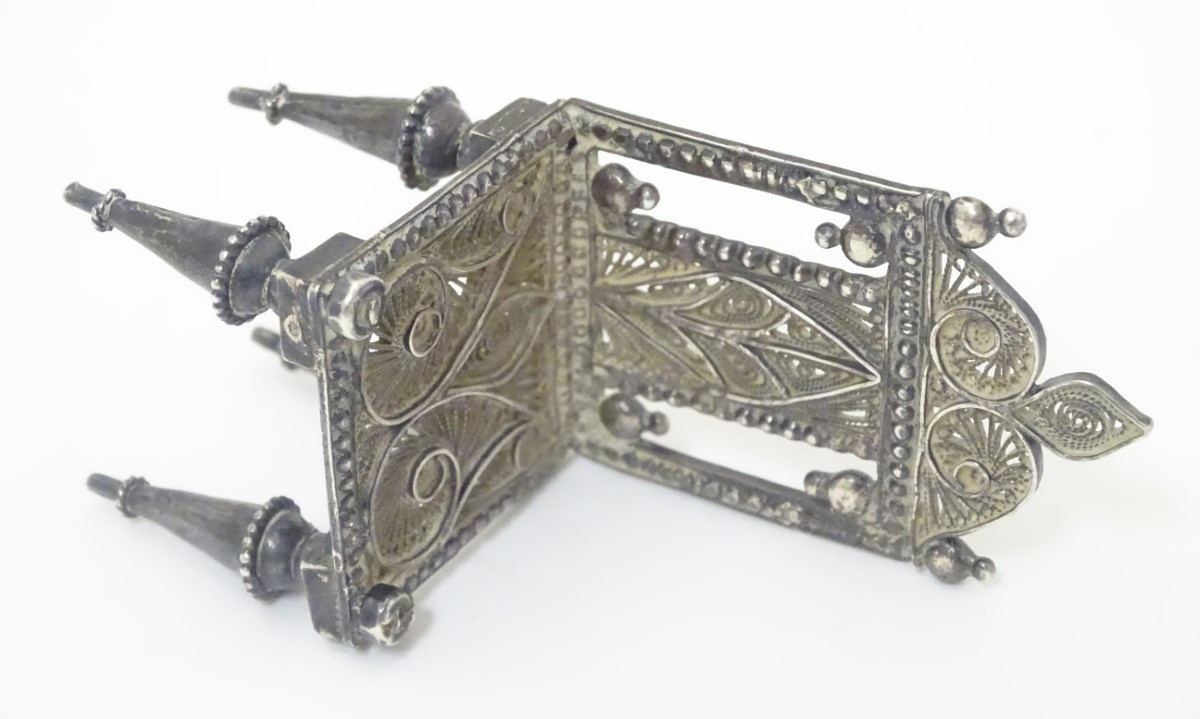 A silver miniature model of a chair with filigree decoration. - Image 2 of 5