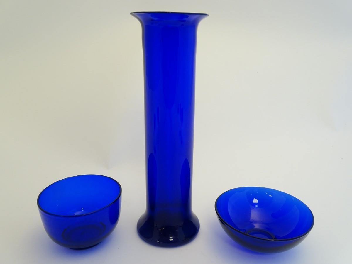 7 assorted items of blue glass comprising drinking glasses, dish, vase etc. The tallest 12 3/4'' - Image 4 of 7