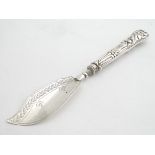 A butter / fish knife with silver blade hallmarked Birmingham 1825 maker Ledsam & Vale. 7 1/2"