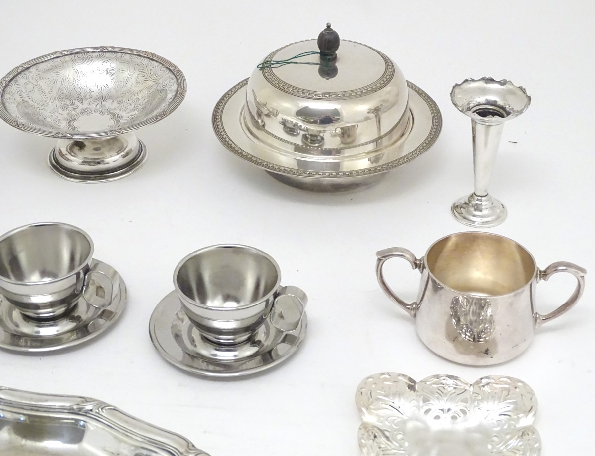 Assorted silver plated wares, to include serving dish, tray, muffin dish, etc. Please Note - we do - Image 7 of 21