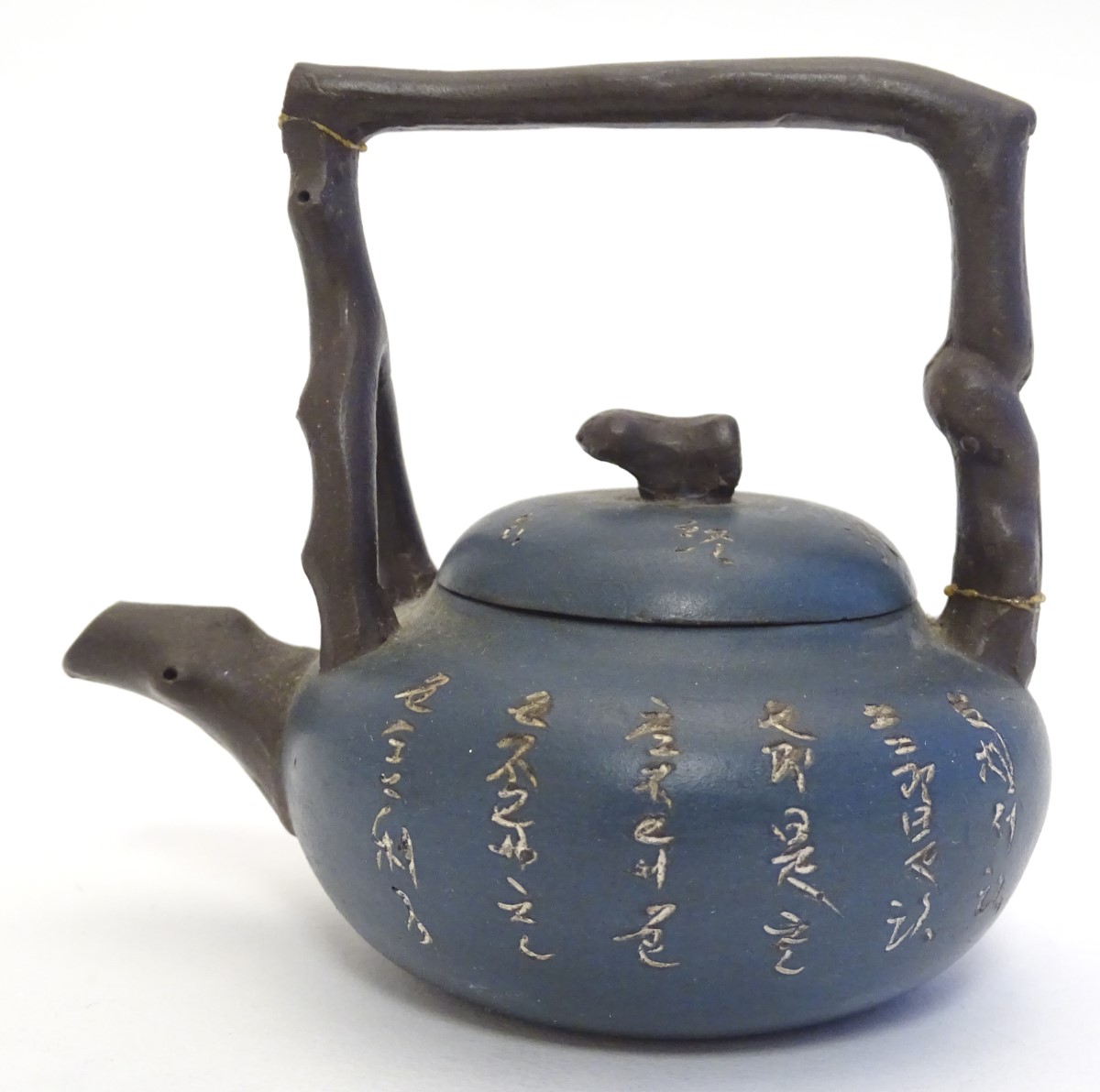 A small Chinese Yixing earthenware / clay teapot and cover with a blue ground, the handle modelled - Image 5 of 13