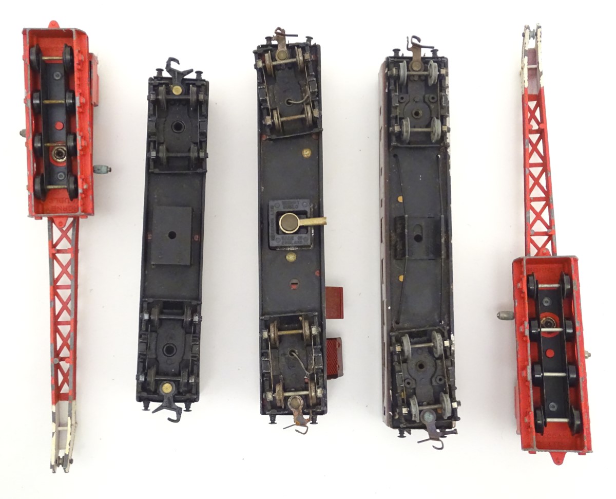 Toys: A quantity of Meccano Ltd. Hornby Dublo train carriages, coaches and accessories, to include - Image 14 of 17